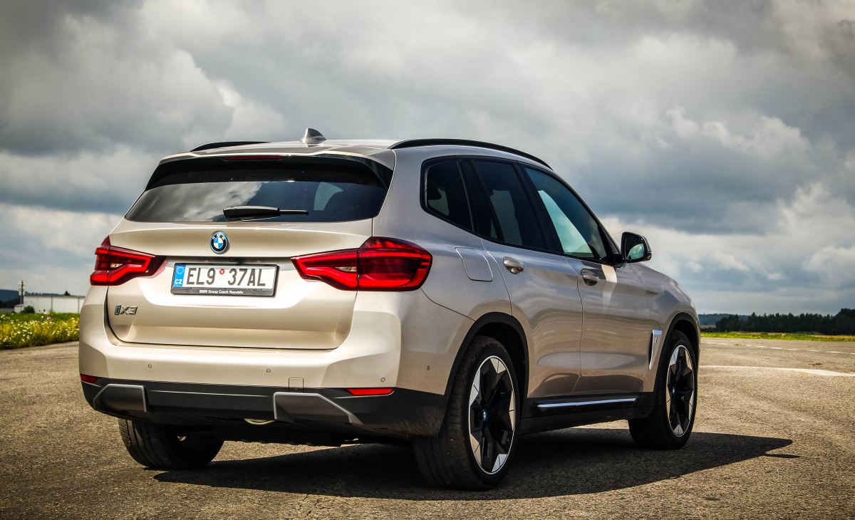 bmw-ix3-4