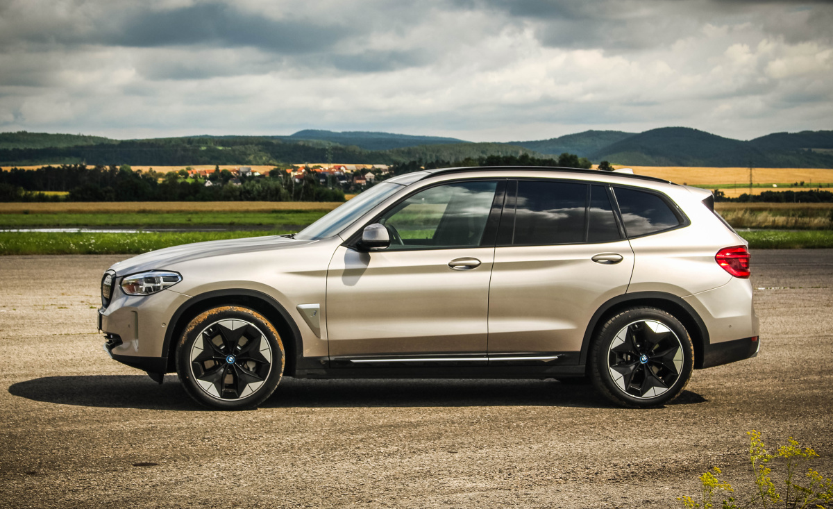 bmw-ix3-6