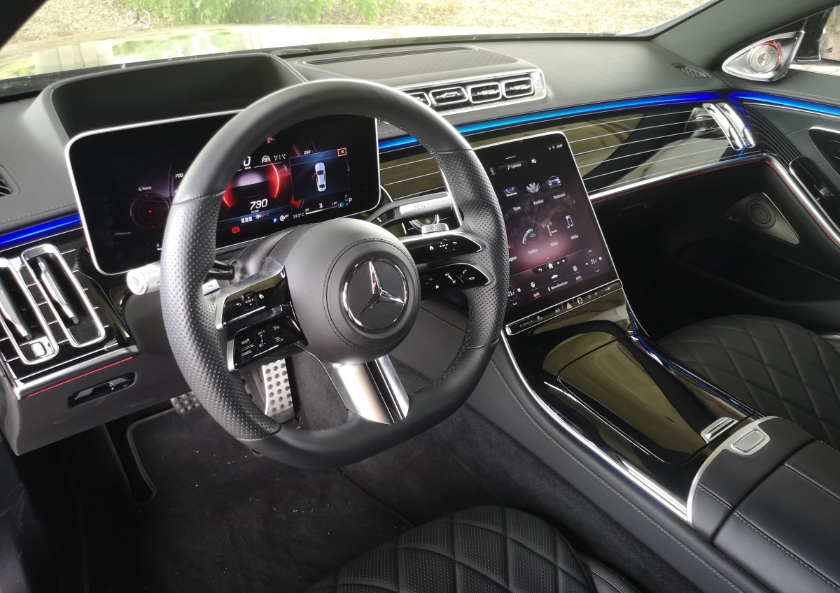 mercedes-benz-s-2021-17