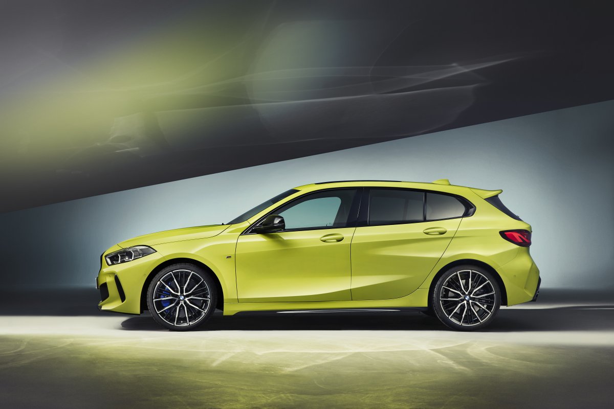 2022-bmw_m135i_xdrive-facelift-3
