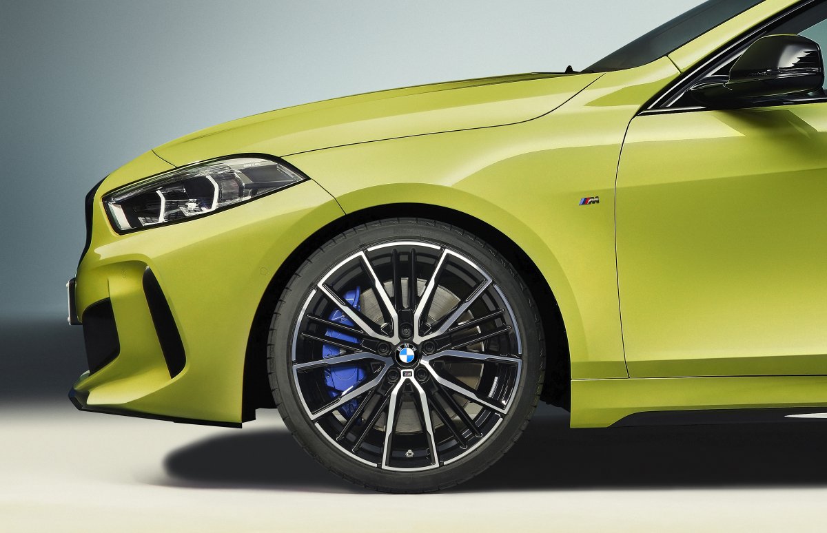 2022-bmw_m135i_xdrive-facelift-4