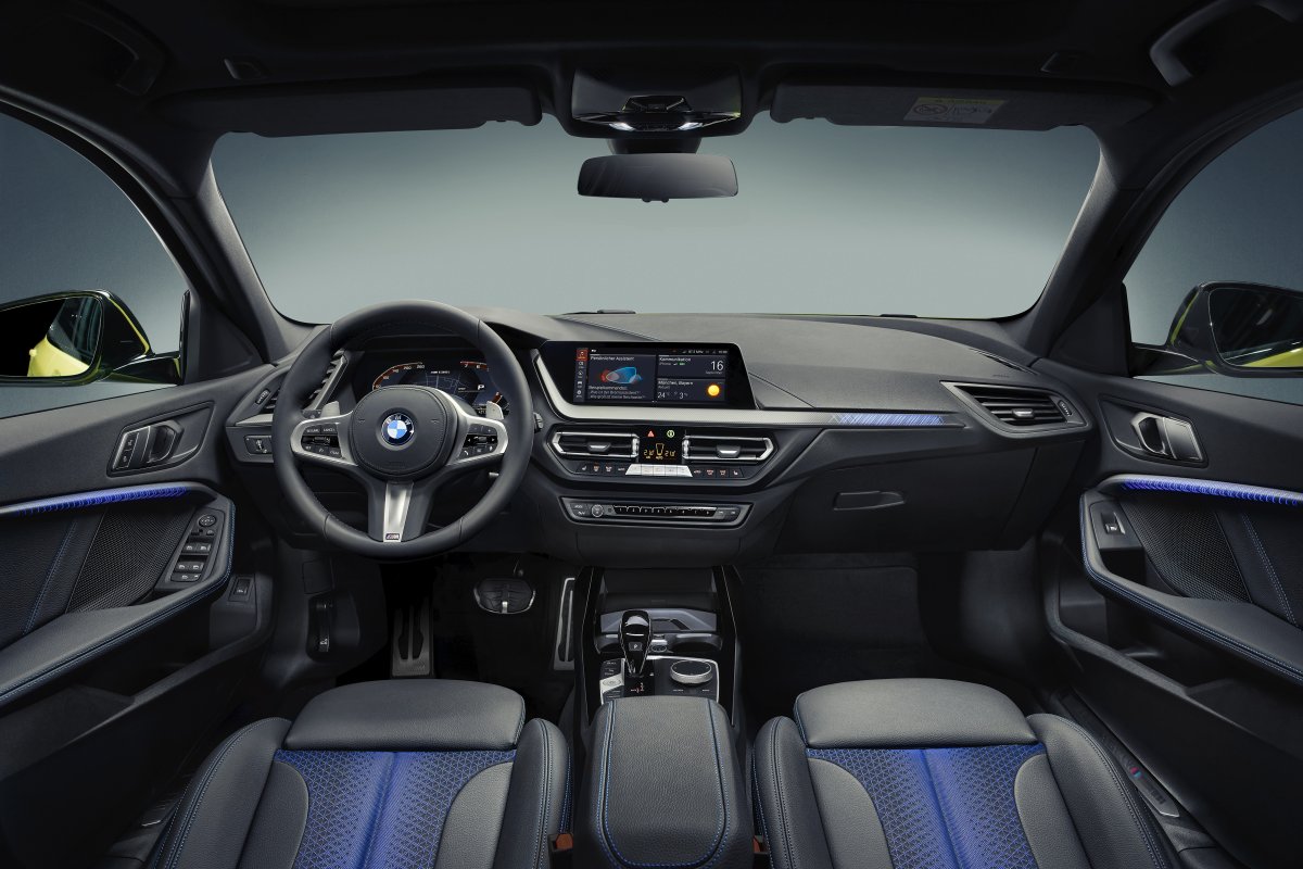 2022-bmw_m135i_xdrive-facelift-7
