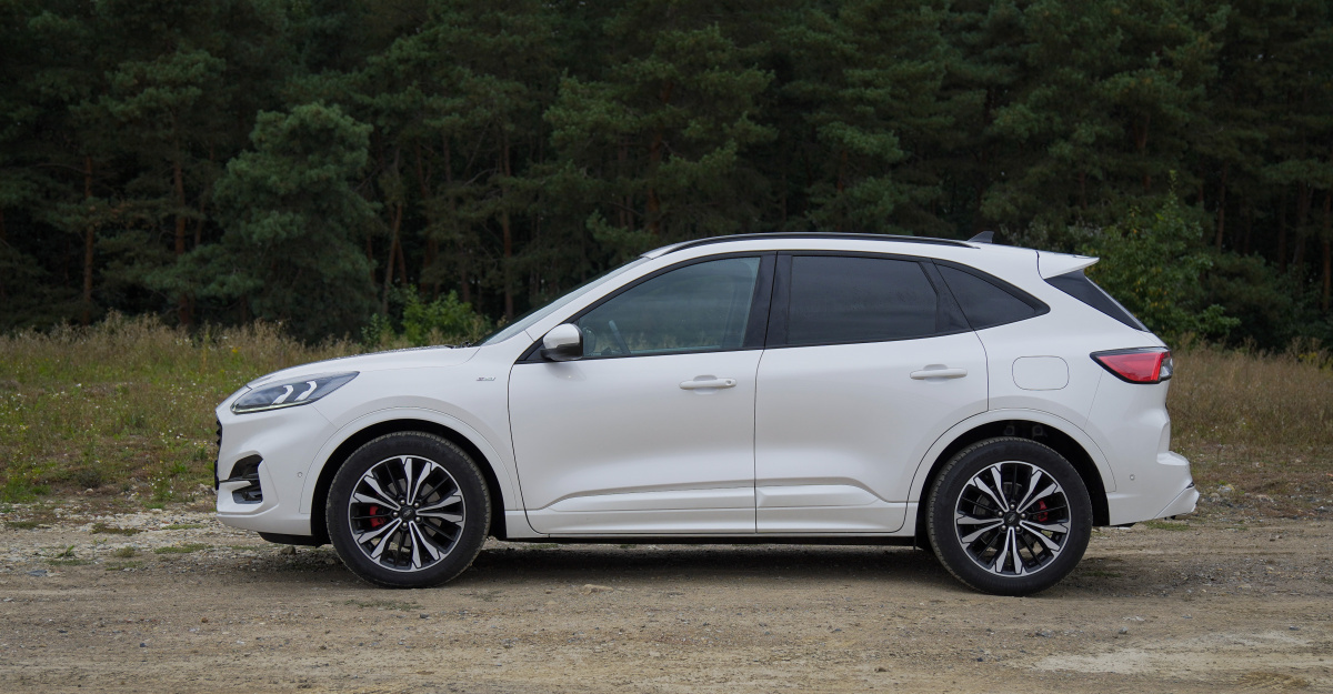 ford-kuga-2-5-hybrid-st-line-11