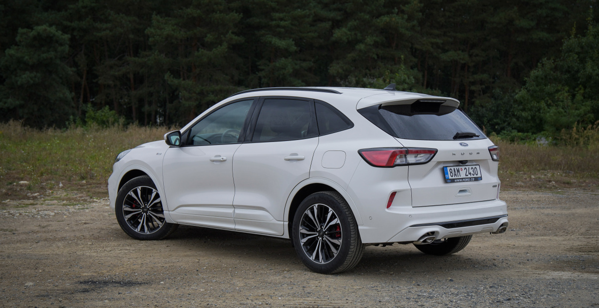 ford-kuga-2-5-hybrid-st-line-12