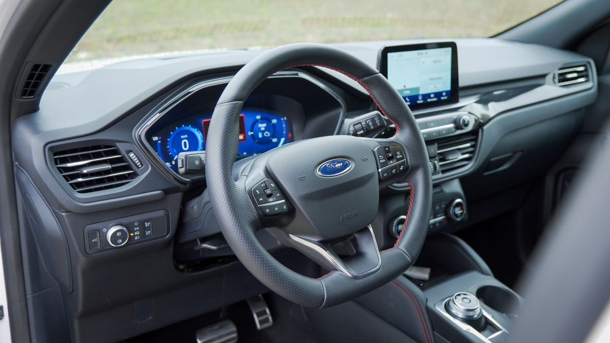 ford-kuga-2-5-hybrid-st-line-19