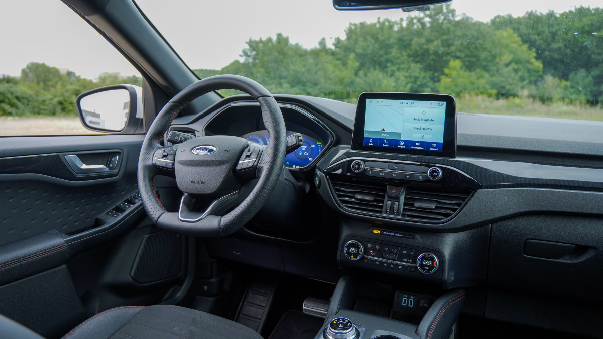 ford-kuga-2-5-hybrid-st-line-24