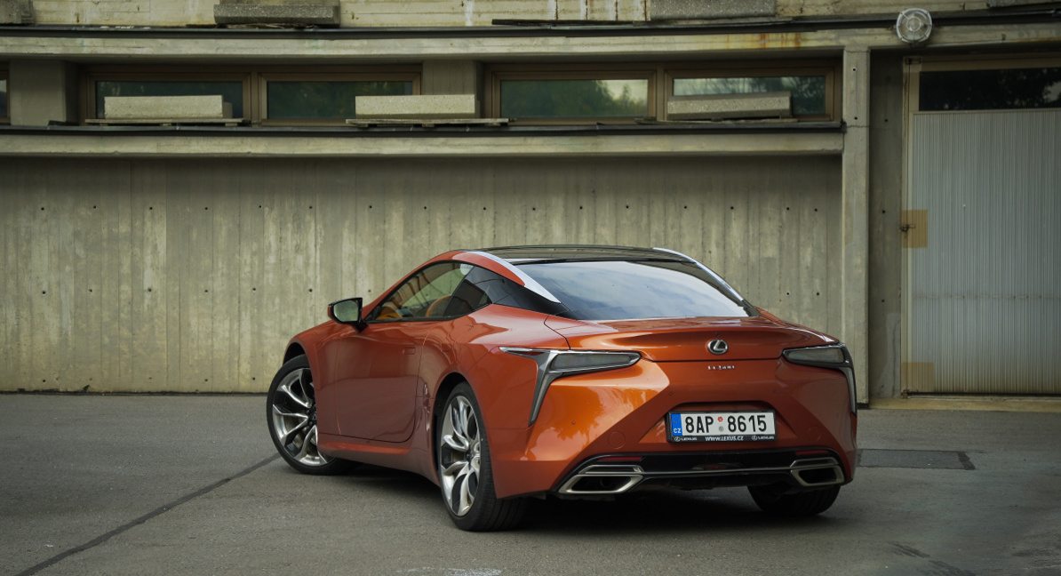 lexus-lc-500-coupe-2021-23