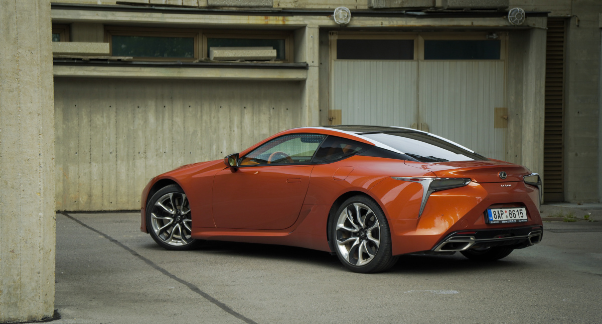 lexus-lc-500-coupe-2021-24