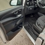 mercedes-benz-v-2021-20