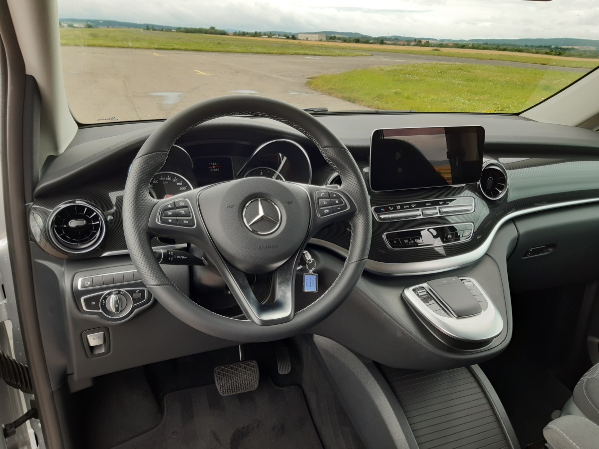 mercedes-benz-v-2021-22