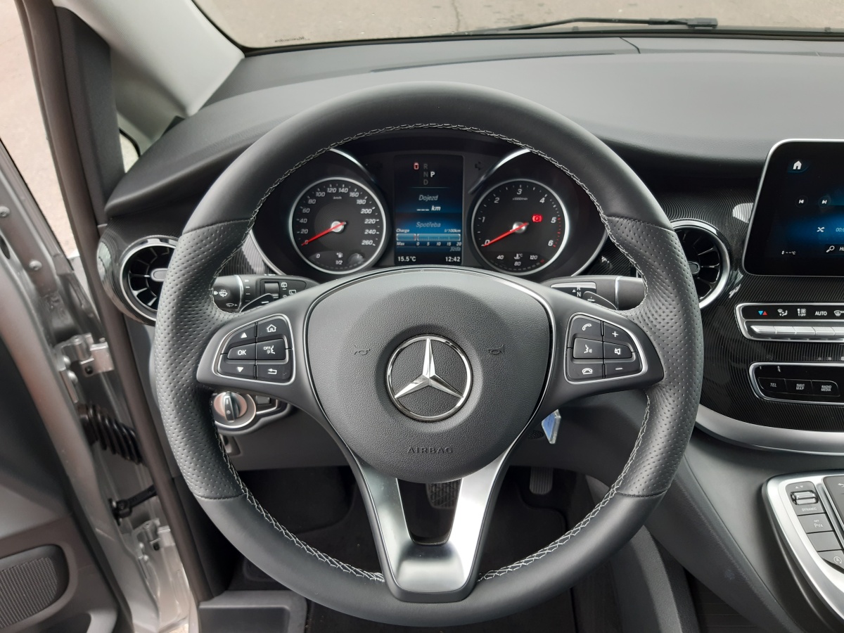 mercedes-benz-v-2021-24