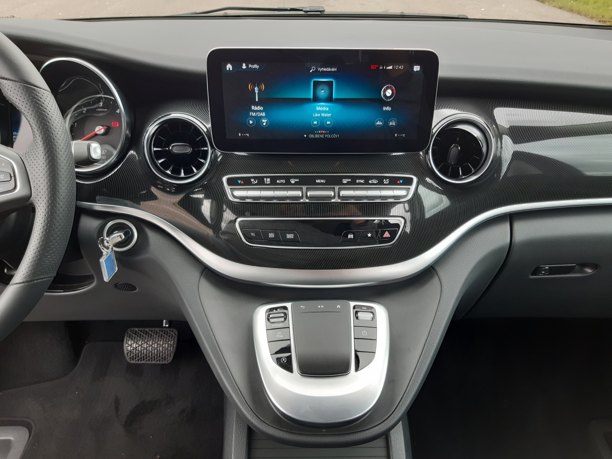 mercedes-benz-v-2021-29