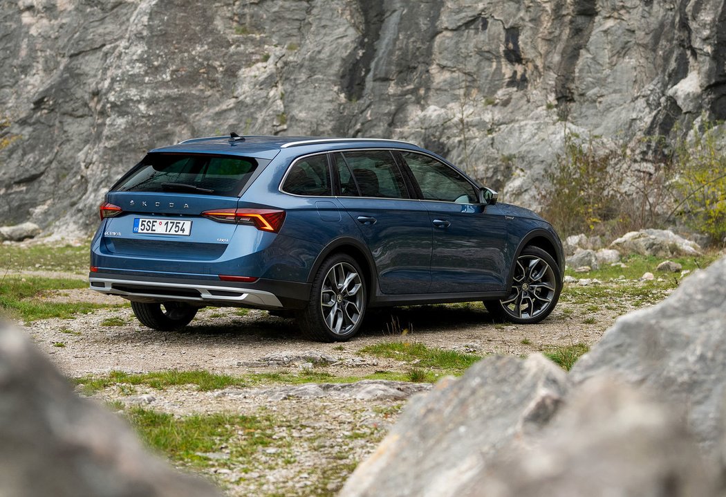 skoda-octavia-scout-2021-16