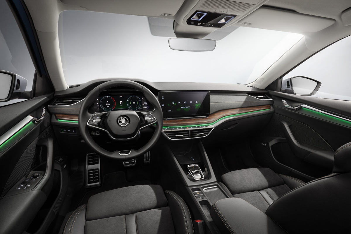 skoda-octavia-scout-2021-23