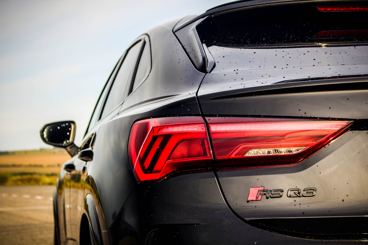 audi-rsq3-2021-10