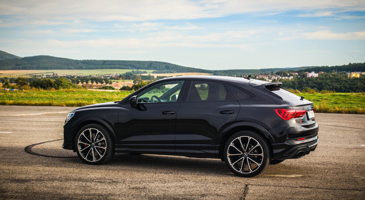 audi-rsq3-2021-11