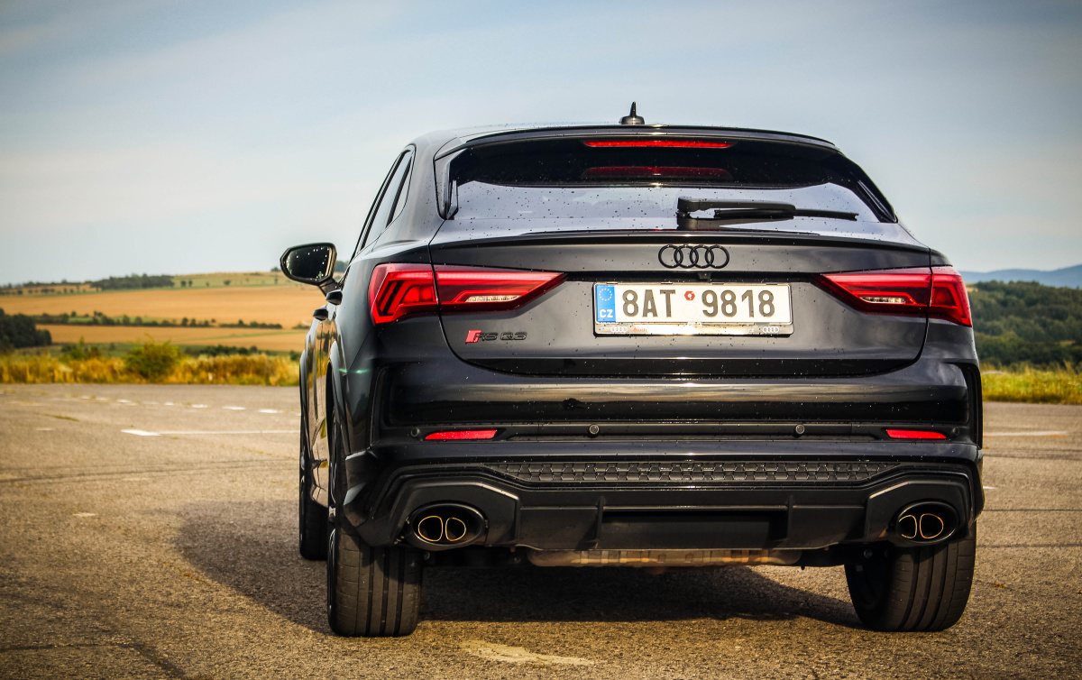 audi-rsq3-2021-8