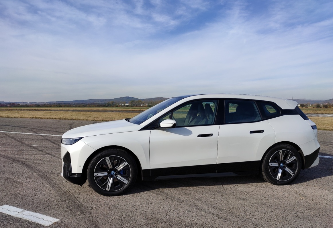 bmw-ix-1