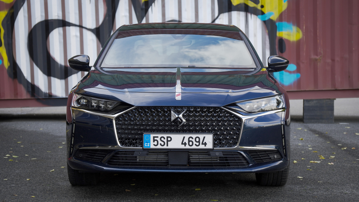 ds-automobiles-ds9-7