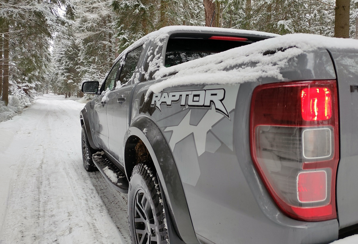 ford-ranger-raptor-2021-11