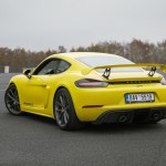 porsche-cayman-gt4-2021-6