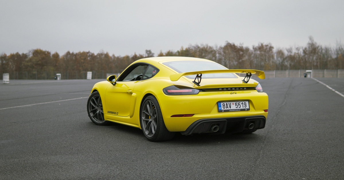 porsche-cayman-gt4-2021-6