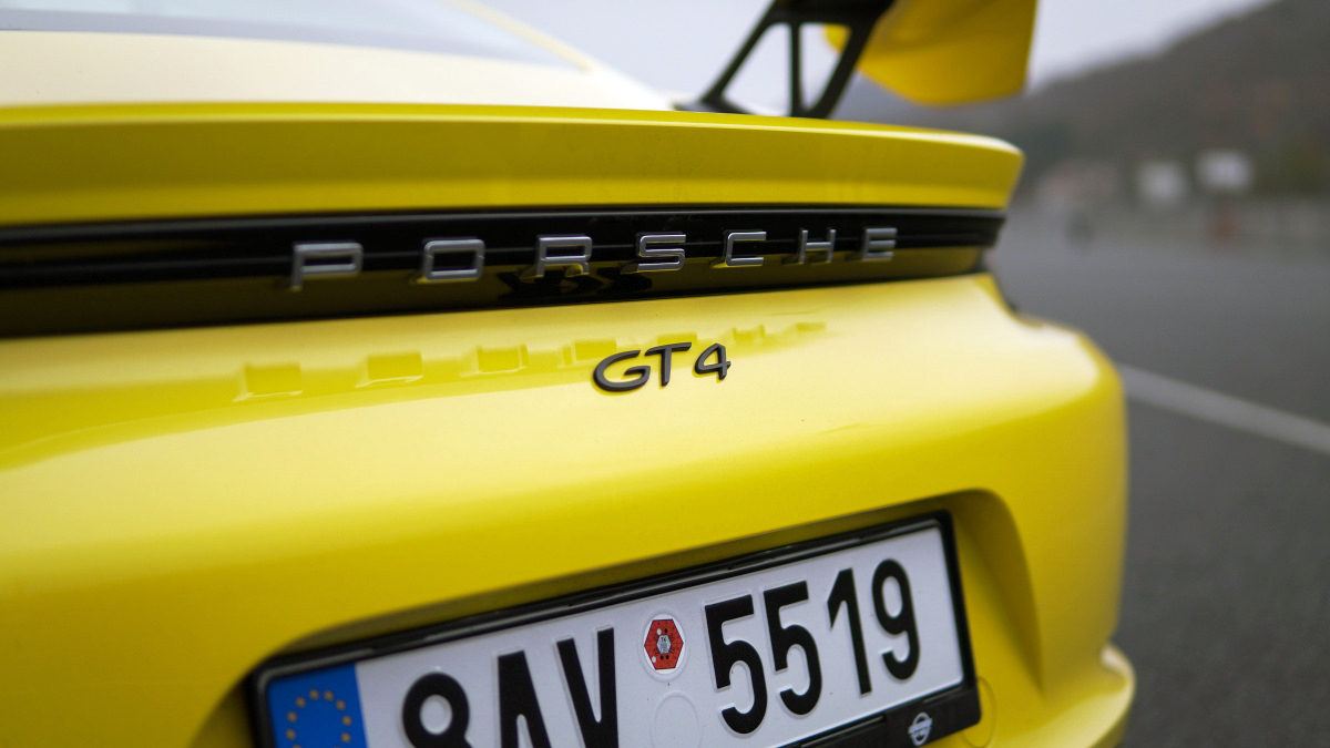 porsche-cayman-gt4-2021-9