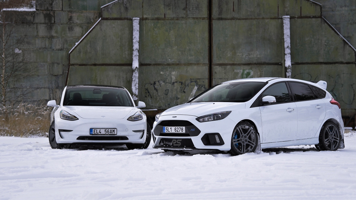 tesla-model-3-versus-ford-focus-rs-13