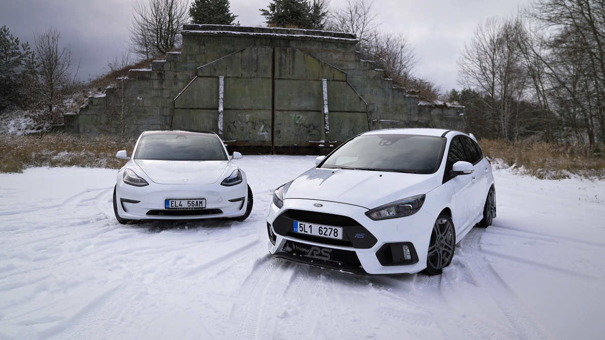 tesla-model-3-versus-ford-focus-rs-17