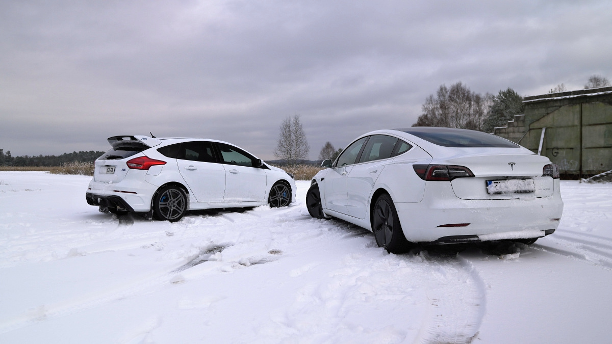 tesla-model-3-versus-ford-focus-rs-19