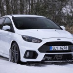 tesla-model-3-versus-ford-focus-rs-4