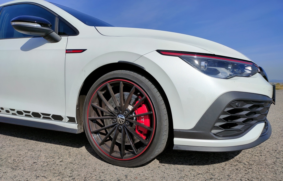 vw-golf-gti-clubsport-45-2021-11