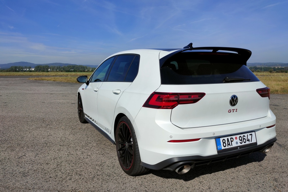 vw-golf-gti-clubsport-45-2021-19