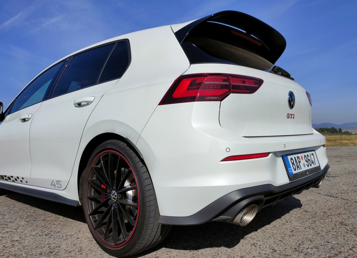 vw-golf-gti-clubsport-45-2021-24