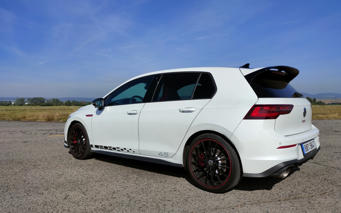 vw-golf-gti-clubsport-45-2021-26