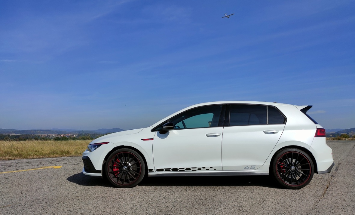 vw-golf-gti-clubsport-45-2021-28