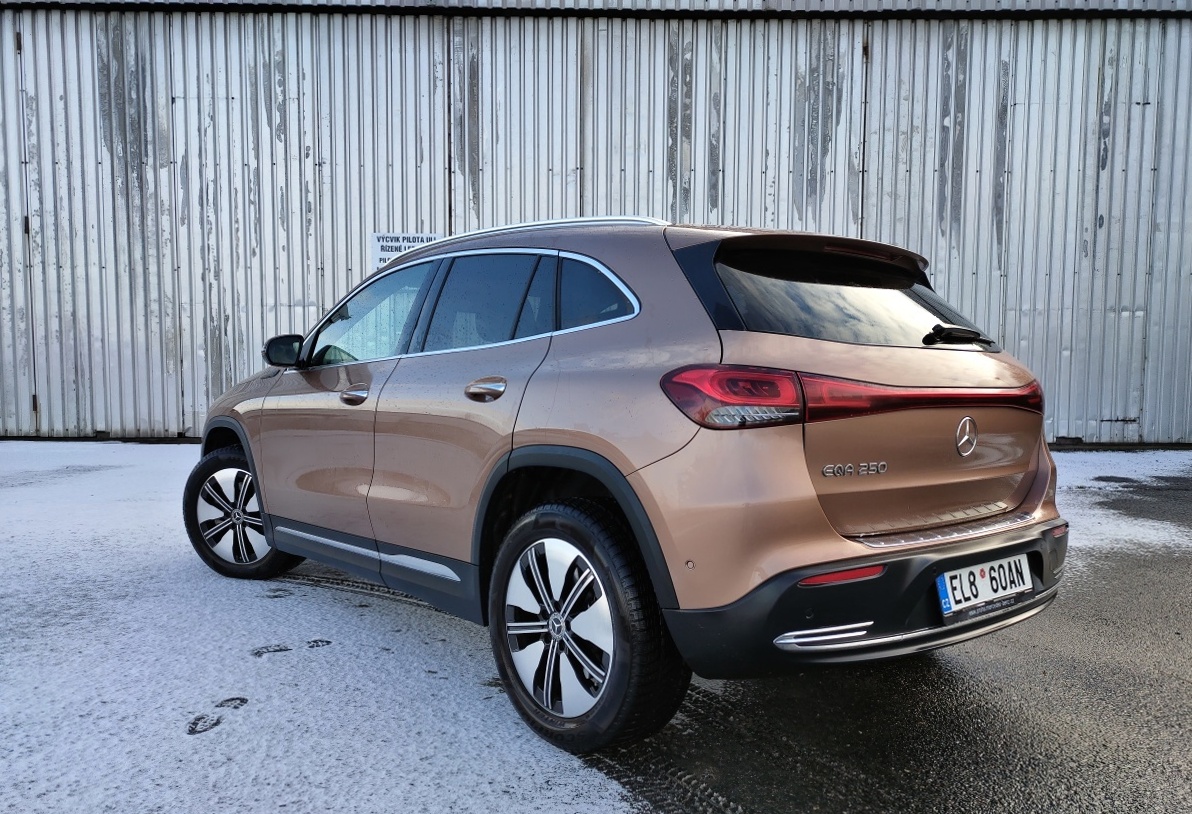mercedes-benz-eqa-37