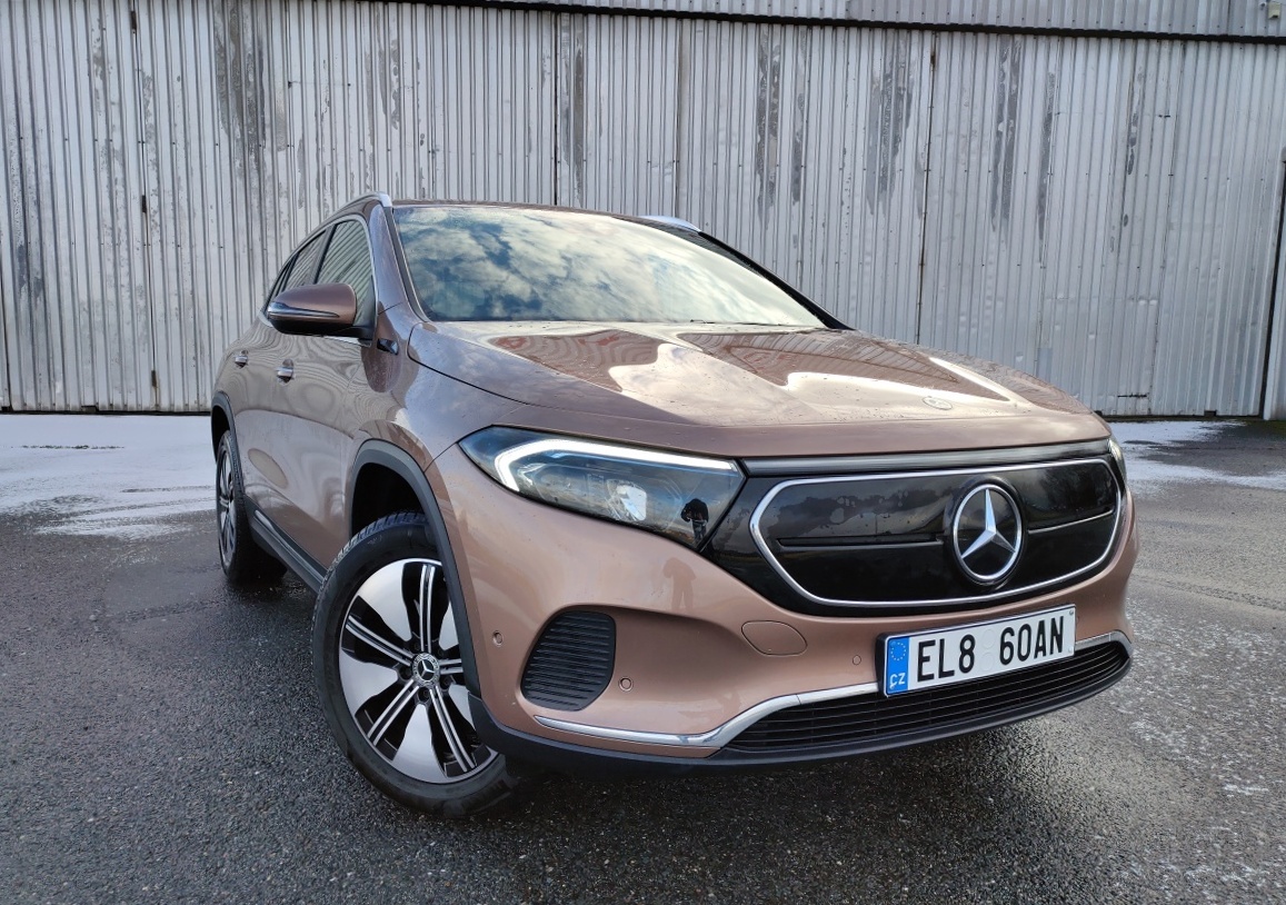 mercedes-benz-eqa-7