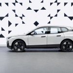 p90447377_highres_bmw-ix-flow-featurin