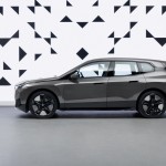 p90447380_highres_bmw-ix-flow-featurin