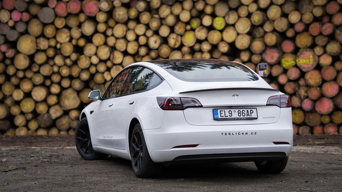 tesla-model-3-performance-10