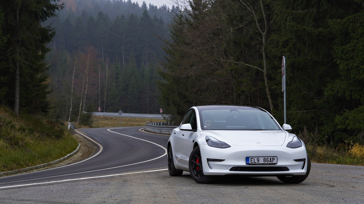 tesla-model-3-performance-12