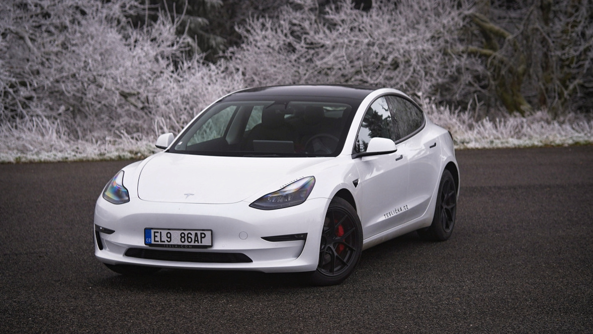tesla-model-3-performance-2