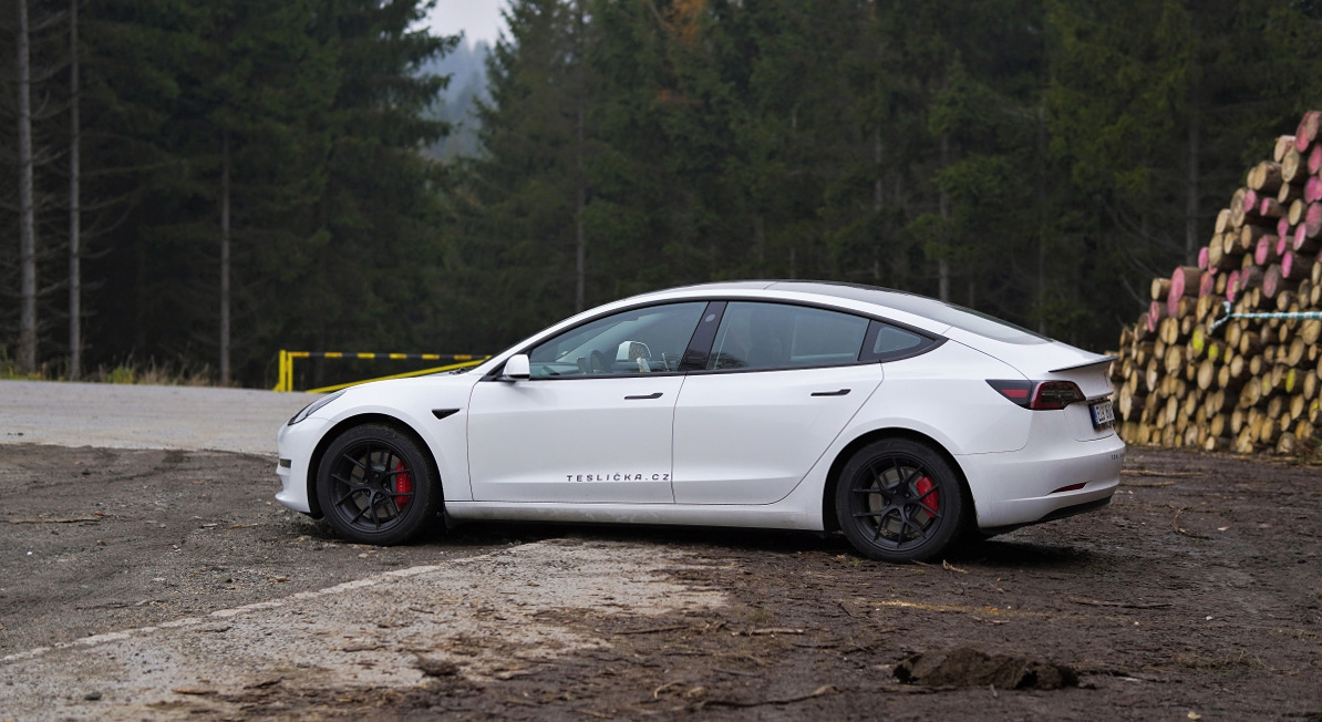 tesla-model-3-performance-5