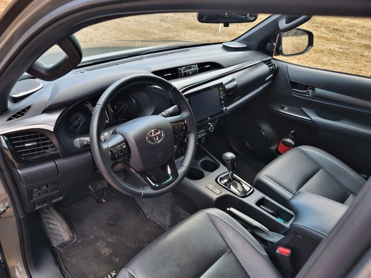 toyota-hilux-2022-11