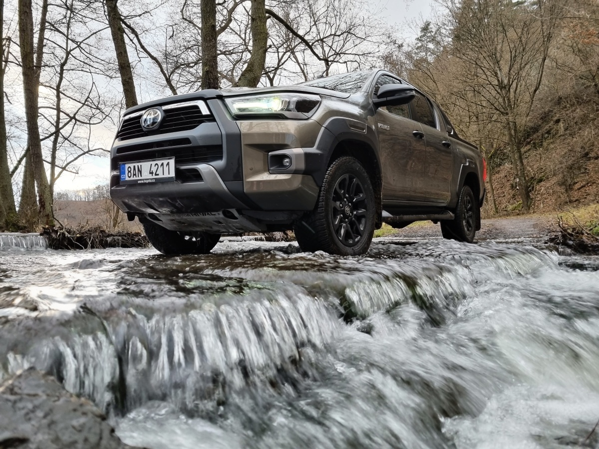 toyota-hilux-2022-27