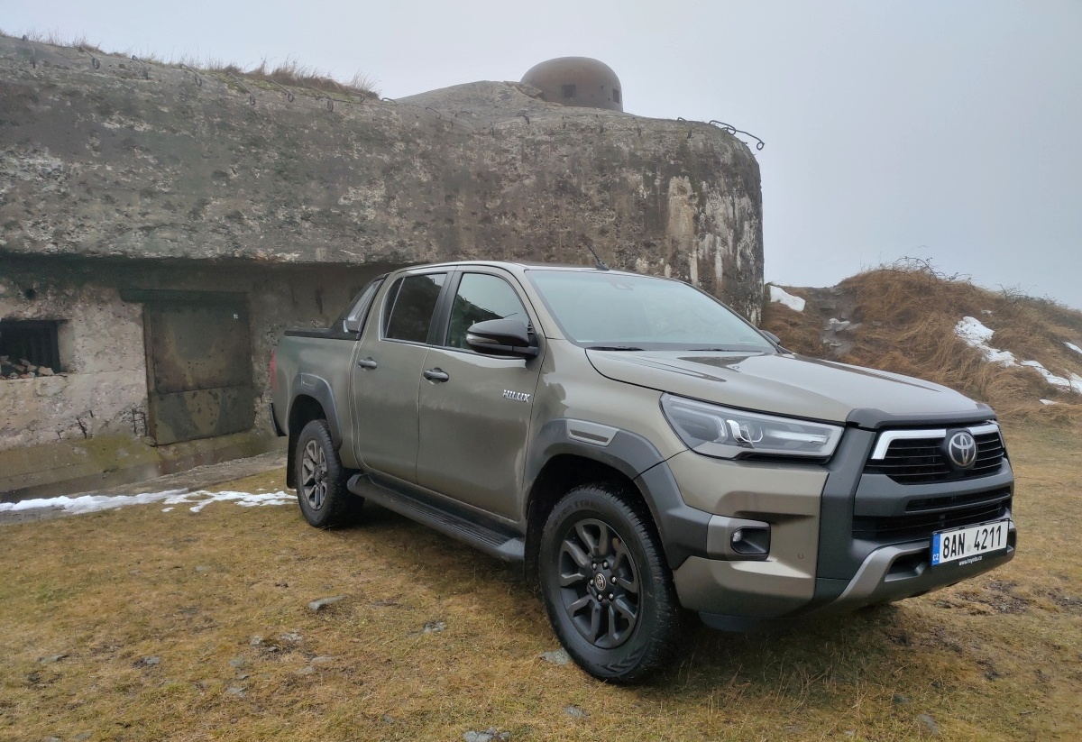 toyota-hilux-2022-33