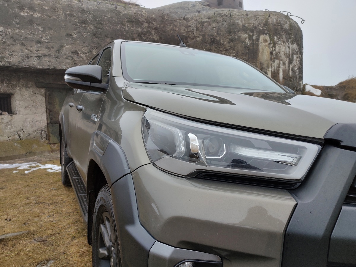 toyota-hilux-2022-34
