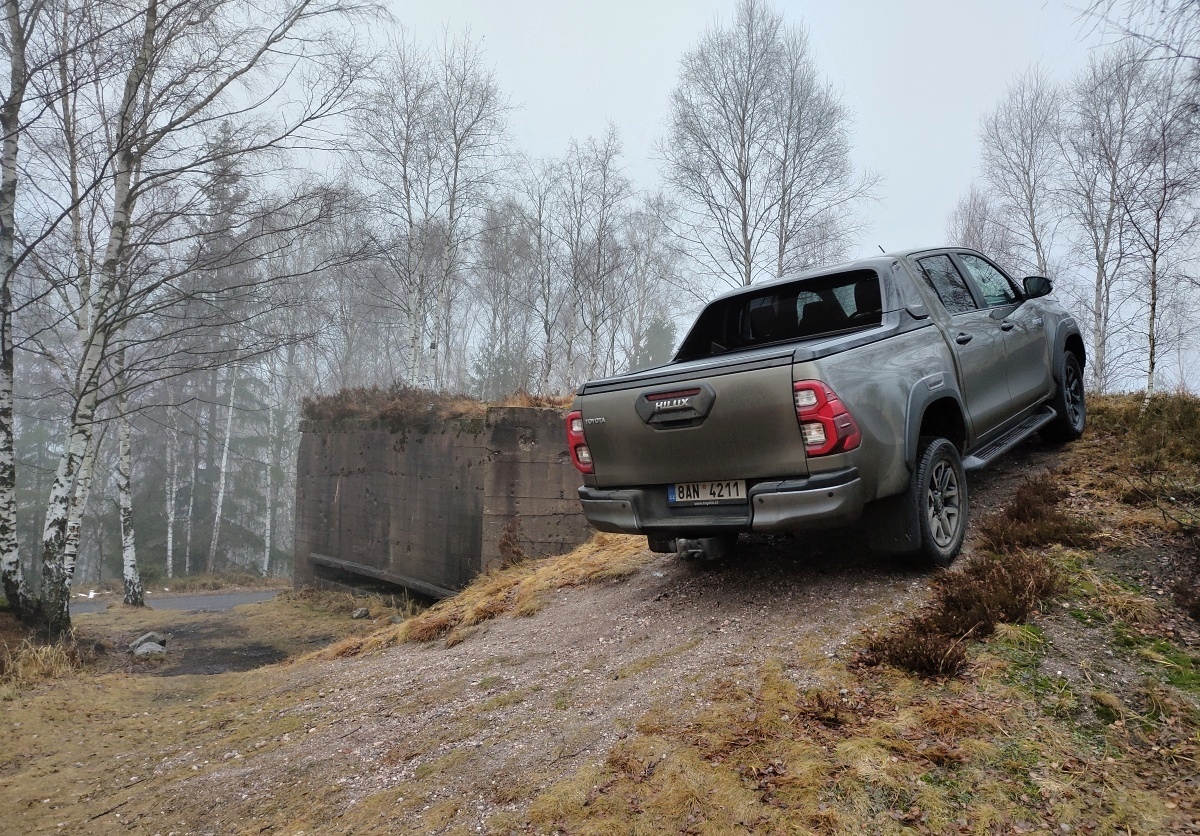 toyota-hilux-2022-41