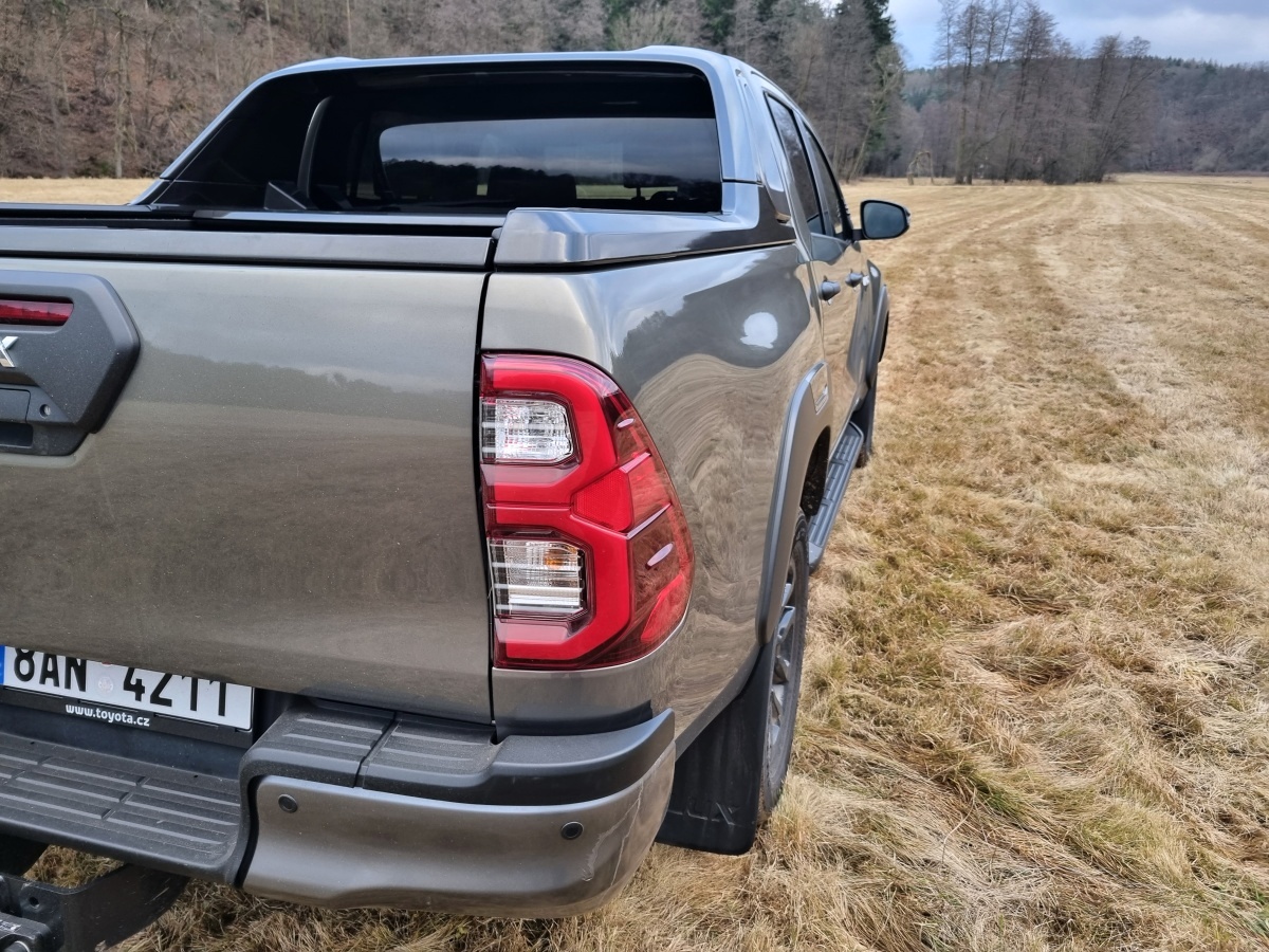 toyota-hilux-2022-5